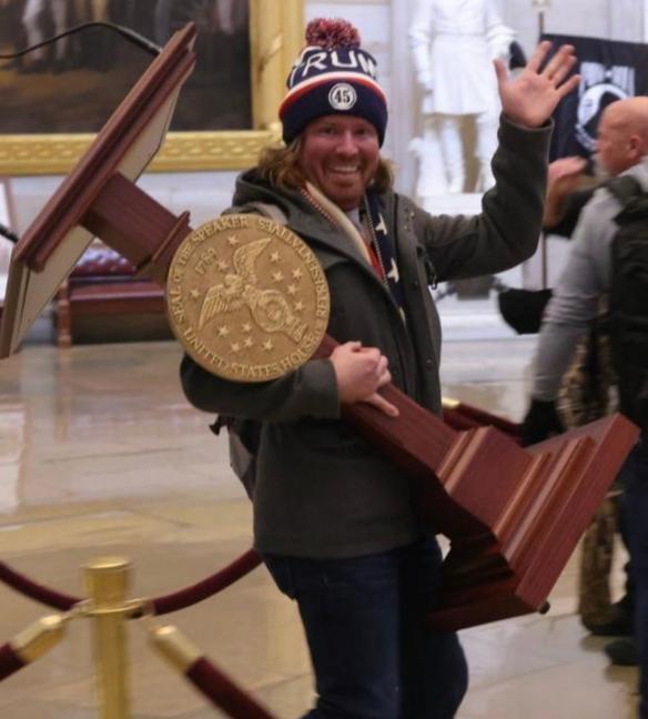 今天，17万俄军要打乌克兰？洪森驱逐美国人；佩洛西自吹最*华反**