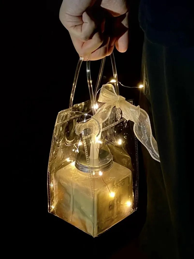 2天卖出50万杯会发光的“小苍兰香水茶”火爆抖音又一秋季爆款？