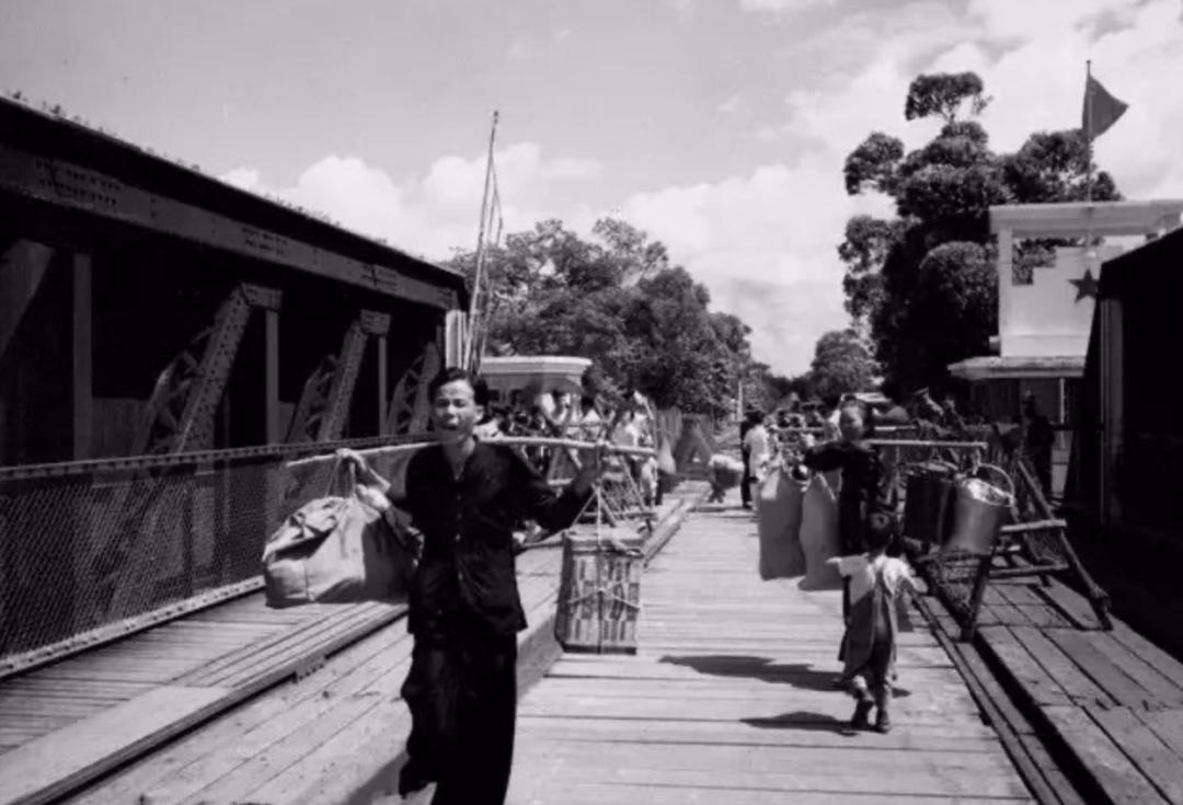 1949年我国为何不用*力武**收复香港？