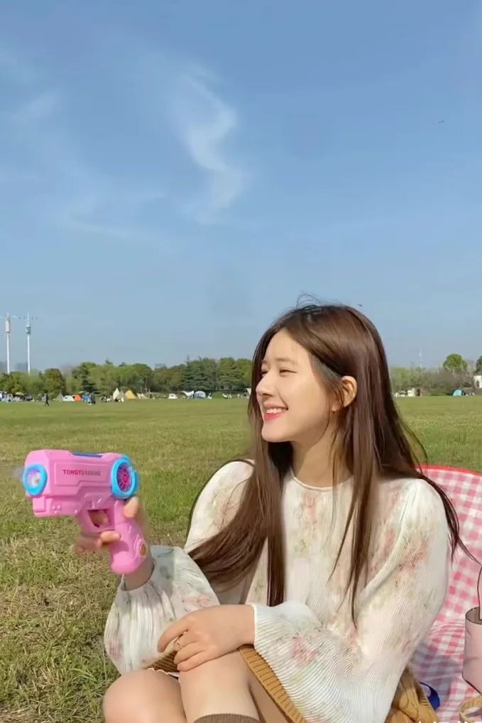 2023年四月旅游穿搭,四月穿衣笔记浪漫春日的十套穿搭