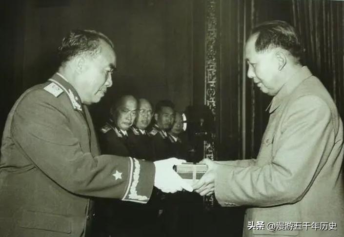 十大元帅最全的一张合影，第二年罗荣桓去世，十大元帅再无全家福