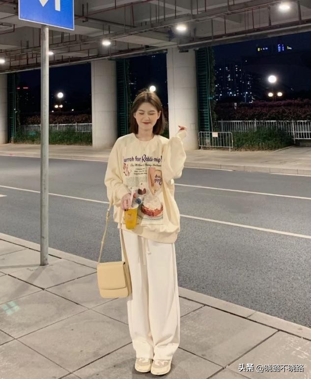 今年最洋气的阔腿杏色裤春秋新款,女款杏白加绒裤