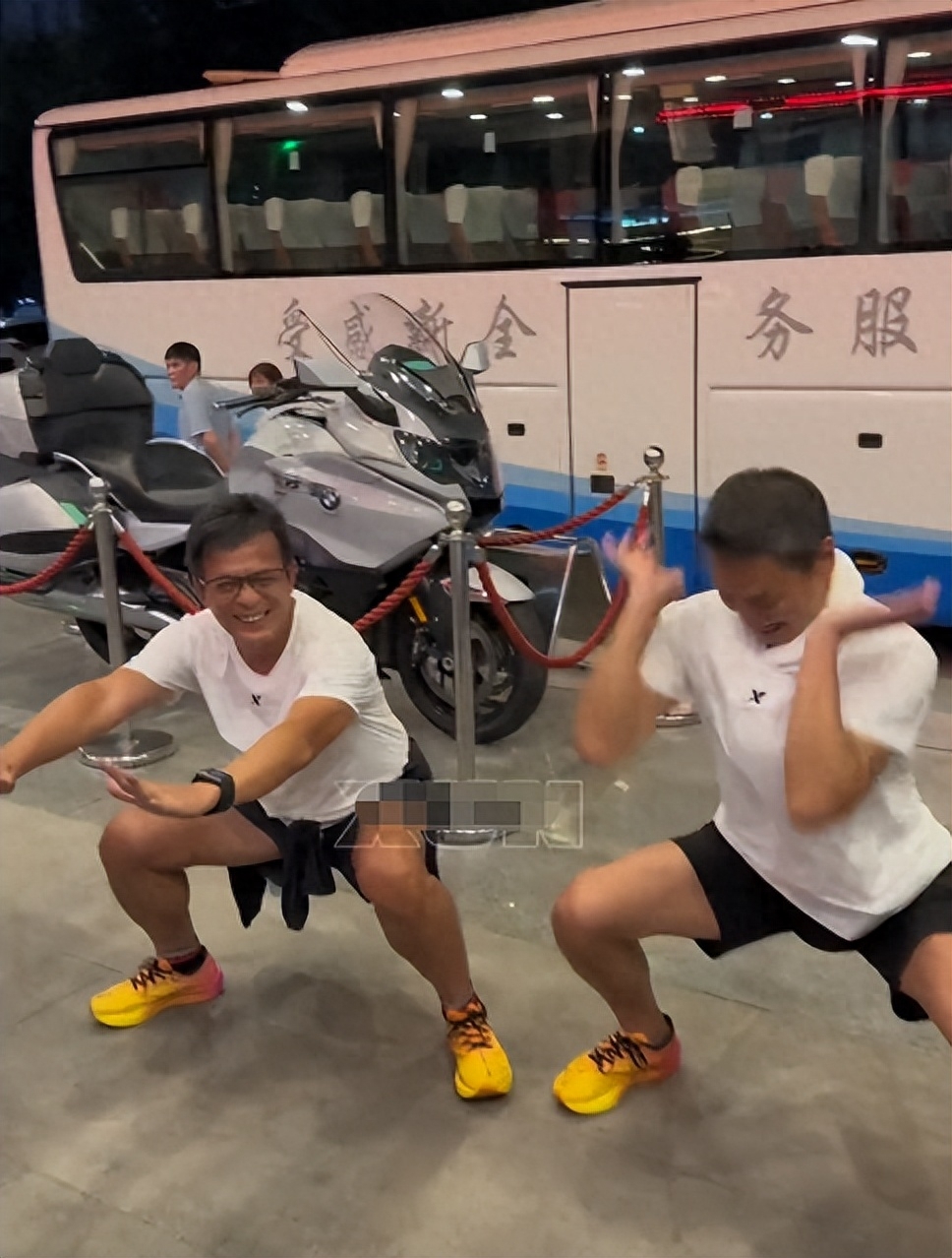 何家劲和黄日华踢球,何家劲焦恩俊黄日华吕良伟