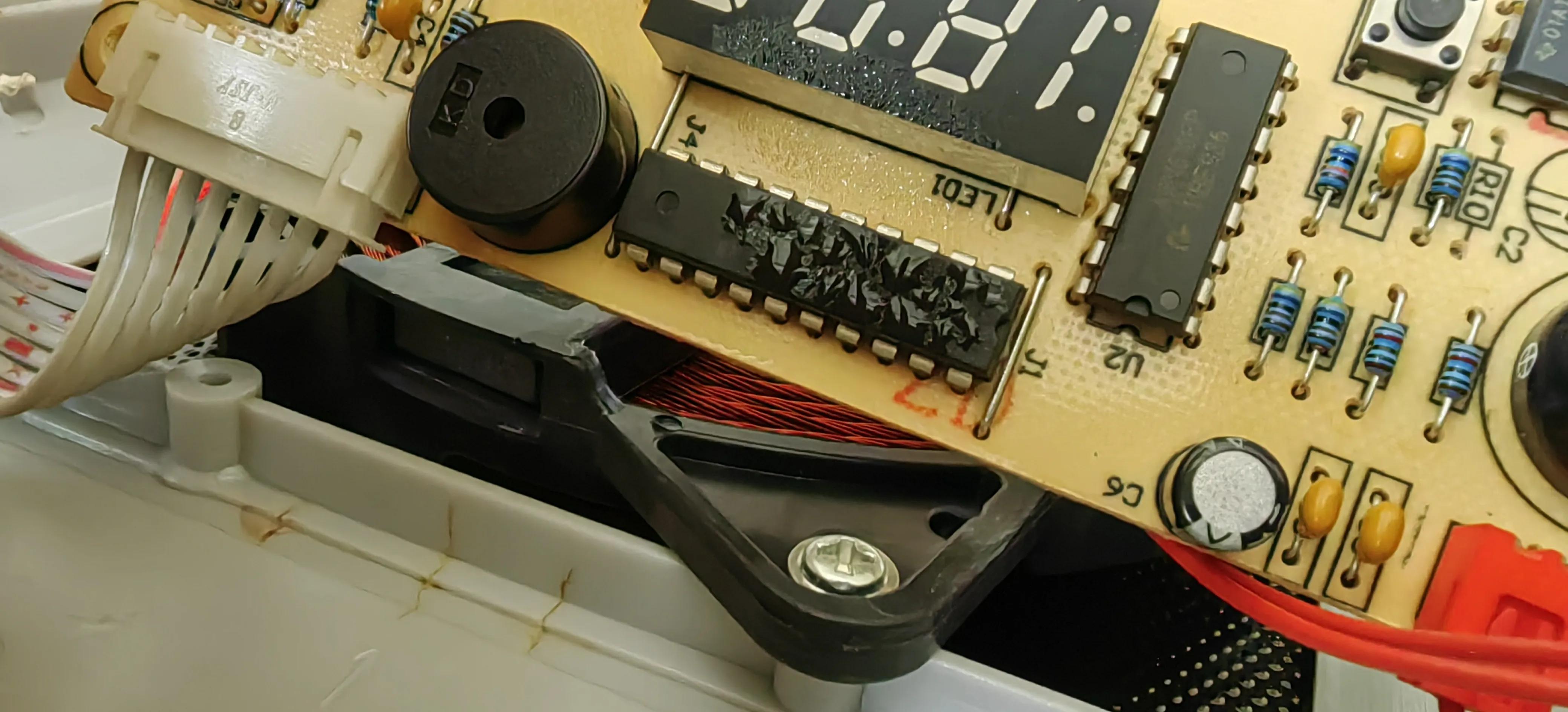 电磁炉出现溢流故障维修视频,电磁炉漏水了怎么修补