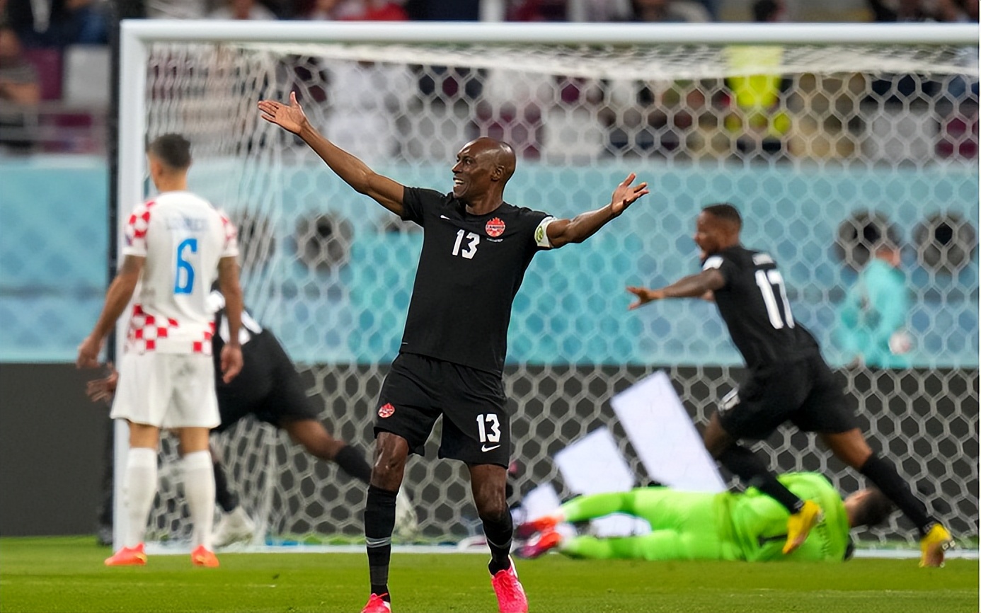 为了参加世界杯，他在不停输球的国家队坚守了20年