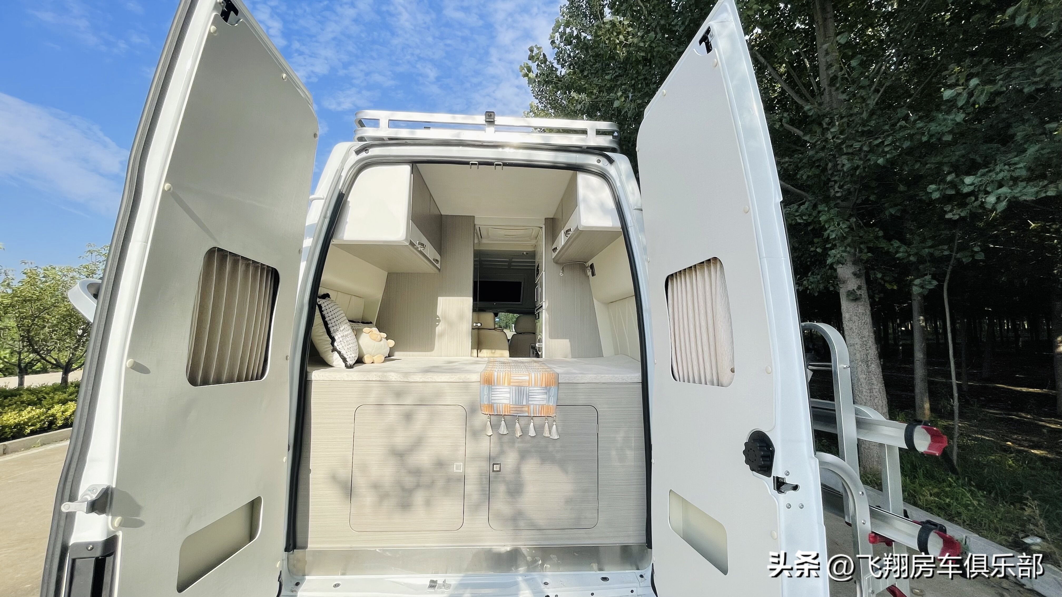 大空间房车二层别墅,福特新全顺房车6座4卧b型房车