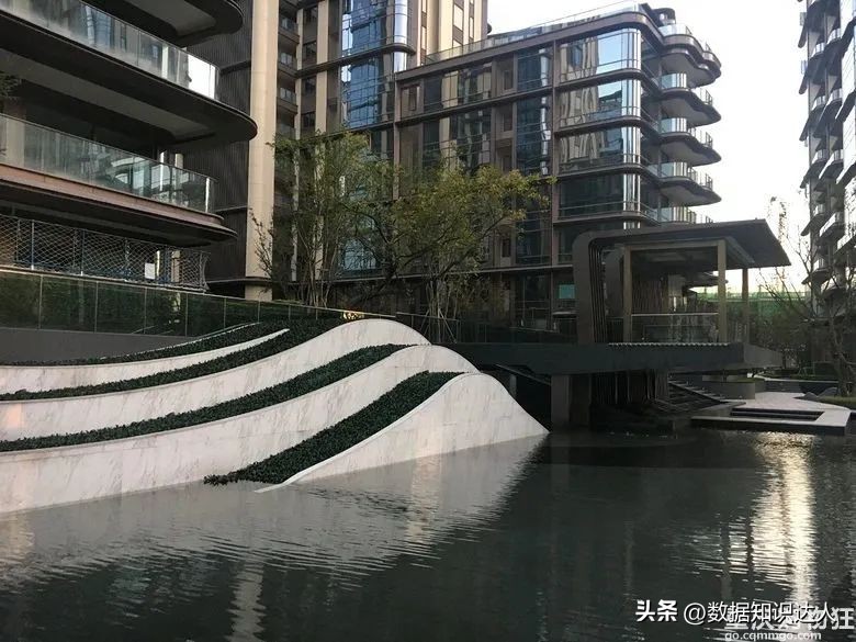 神盘二手房,重庆西区神盘降价四十万