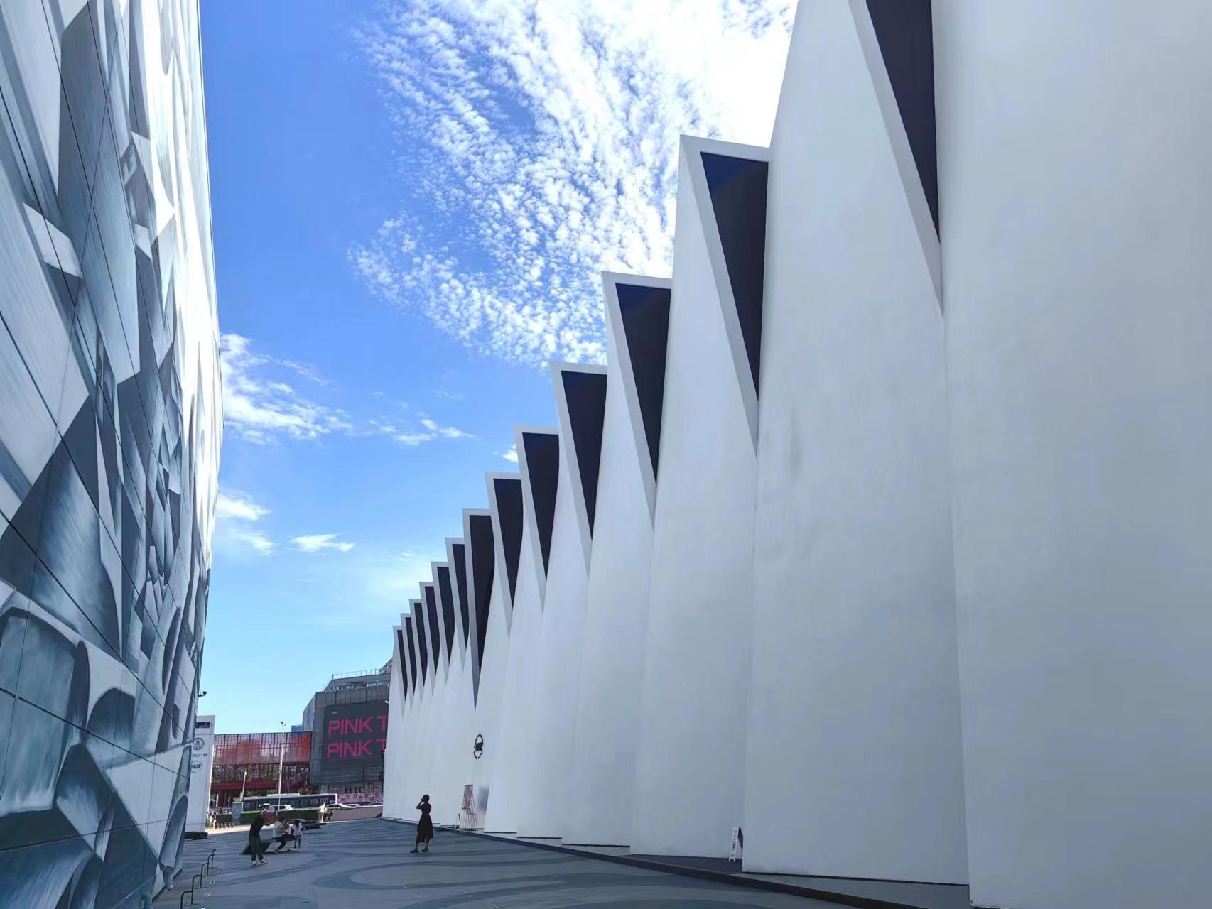 北京798艺术区是公立的还是私人,北京的798艺术区吸引许多游客游览