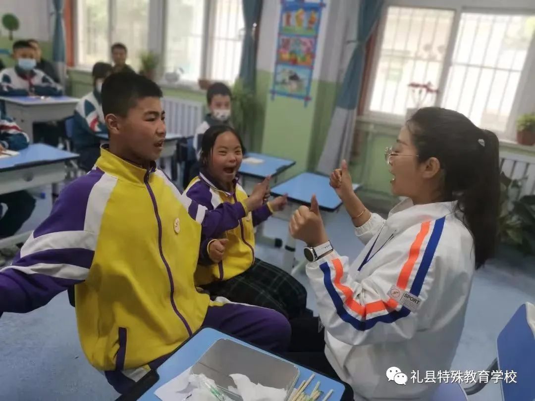 鐗规畩鏁欒偛瀛︽牎宸ヤ綔鍥炵湼,鐖卞績娴囩亴闈欏緟鑺卞紑