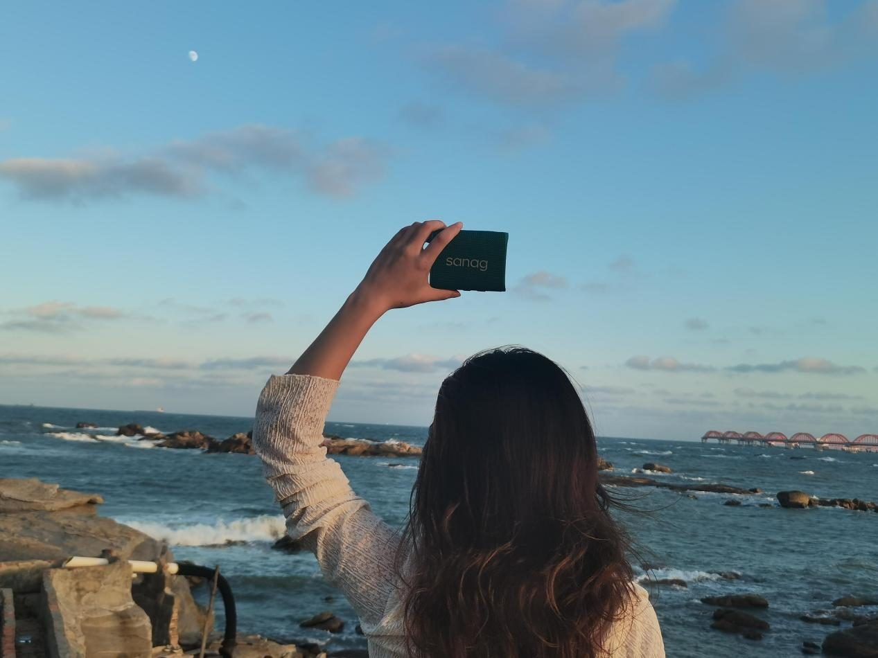 带上SanagM13SPro户外便携蓝牙音箱，和我一起去海边看日落吧