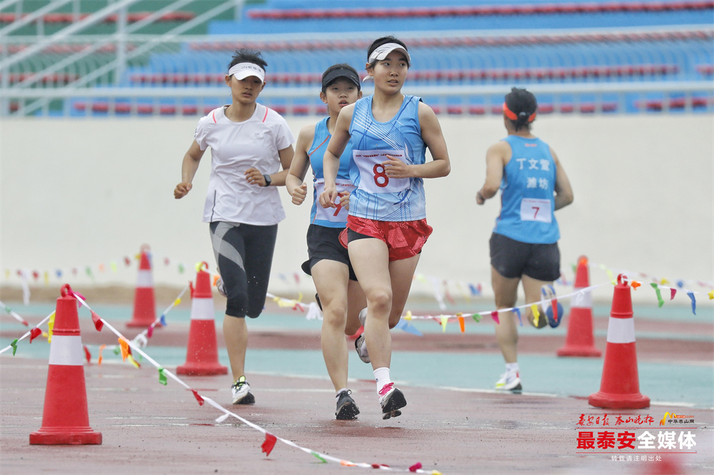 泰山队8强对阵,山东泰山队球员激烈对抗