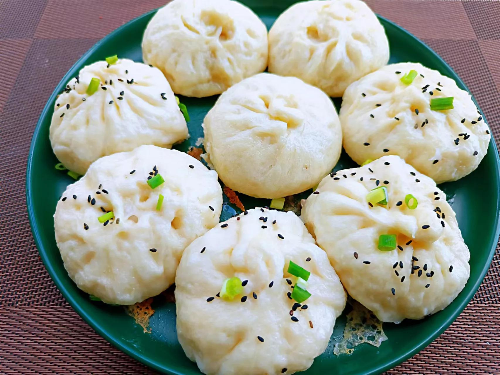 星期六加班，给同事带几个包子垫垫肚子，谁知大家说只吃馅不吃皮