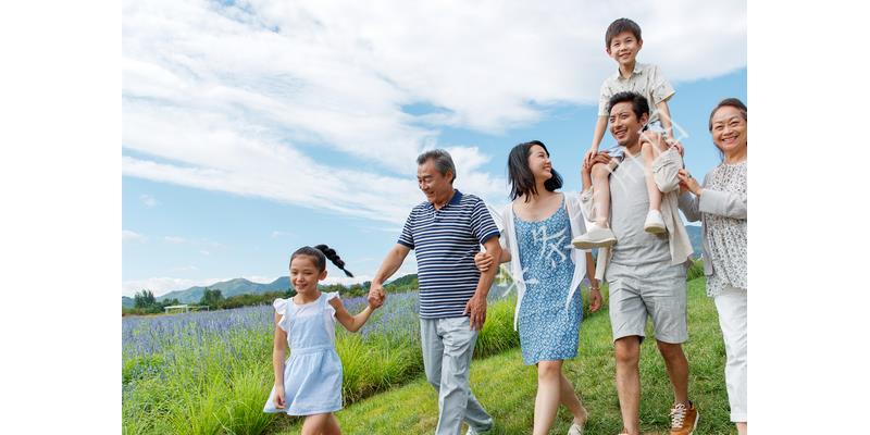 “姐，妈住院了，给5万”“你啥时候换妈了？我陪我妈逛街呢”