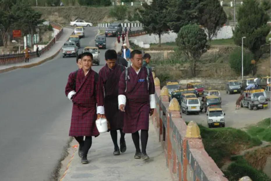 唯一一个禁烟成功的国家,唯一禁酒的国家