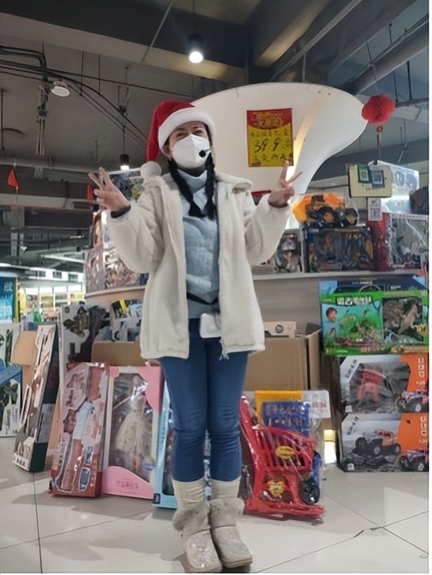 我央视导演，业余开滴滴、网店，做很多副业，一有时间就想着赚钱