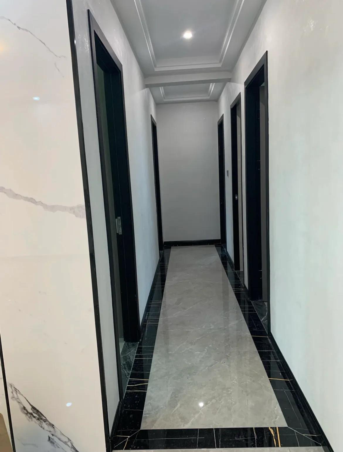 入住一年，我家客厅坚持“6不装”，硬装越简单，房子越耐看