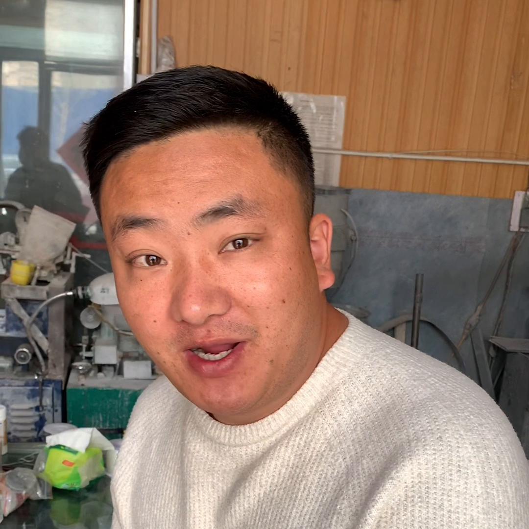 3200元左右手镯,3000块的青玉手镯