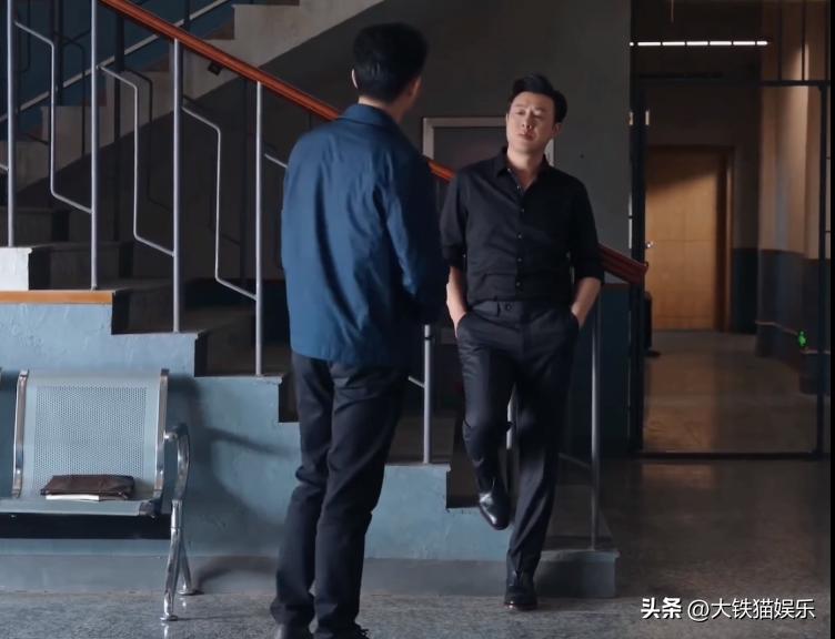 穿“黑衬衫”好看的男明星，只服这7位，个个长身玉立，贵气逼人