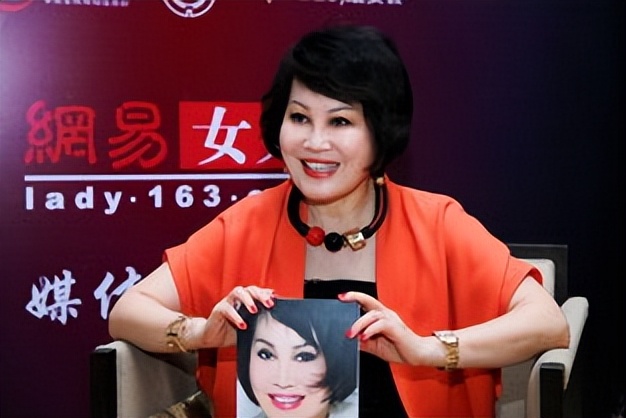 靳羽西资产多少亿,靳羽西稳坐春晚前排20年