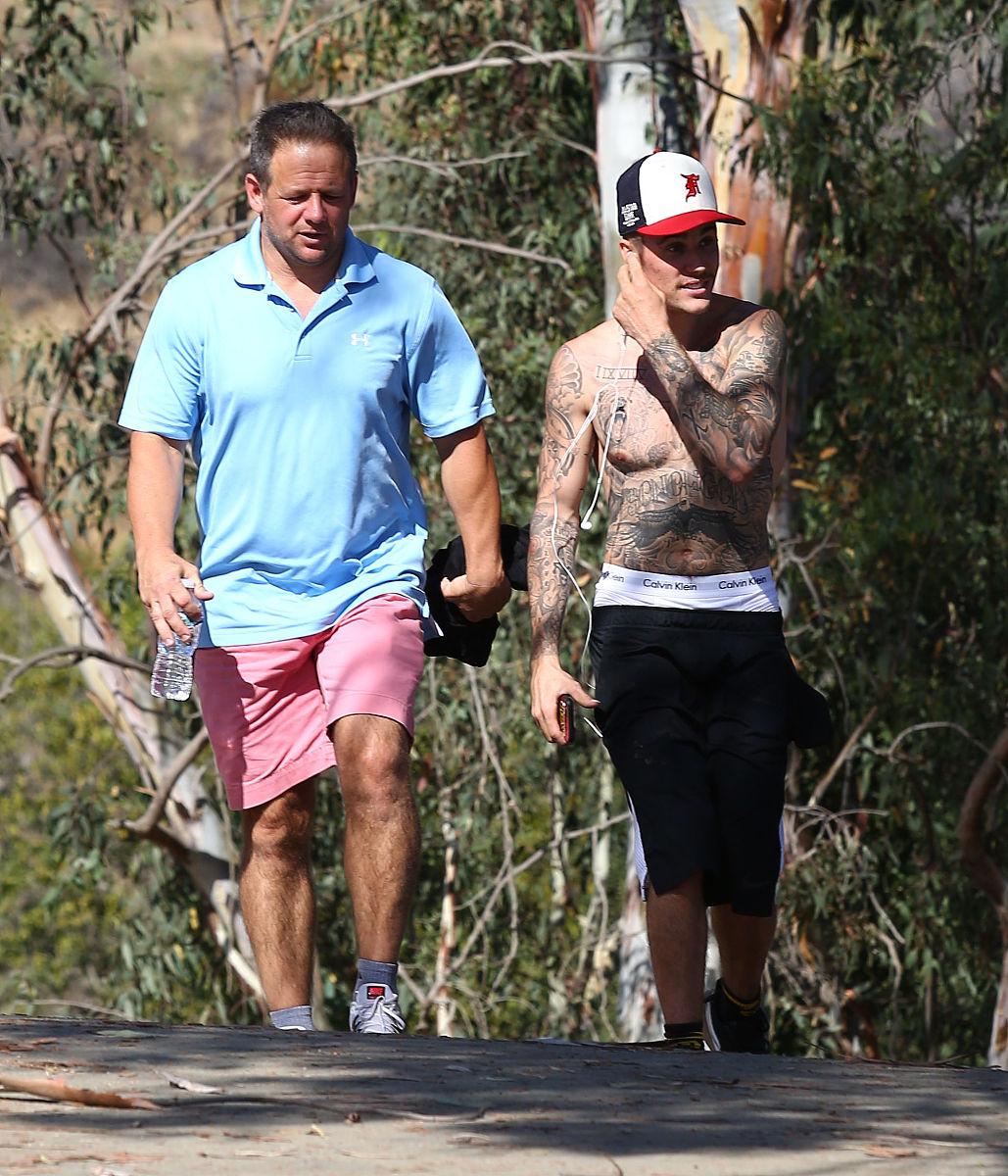 王嘉尔近日活动状态,王嘉尔素颜憔悴