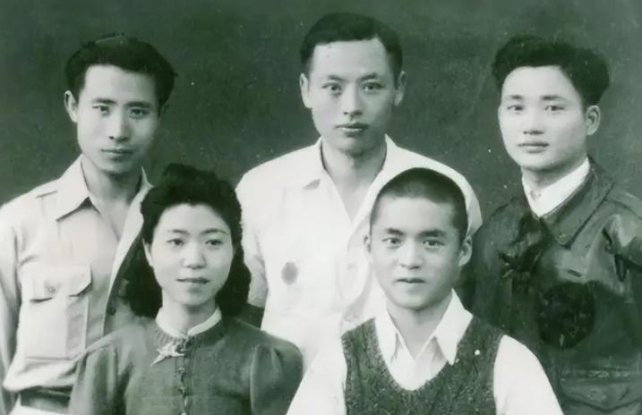 48年一国军军官被下令枪决，行刑前他拒绝下跪，高呼：毛主席万岁