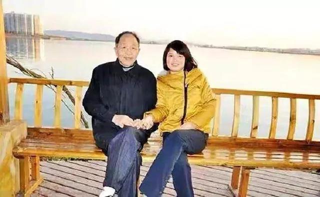 37岁女教师嫁给65岁环卫工,38岁女教师爱上66岁环卫工人