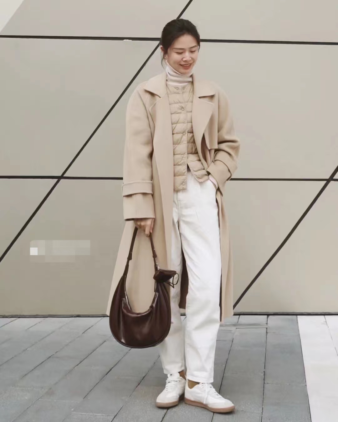 驼色大衣打底配什么颜色显高级,怎样选驼色大衣高级