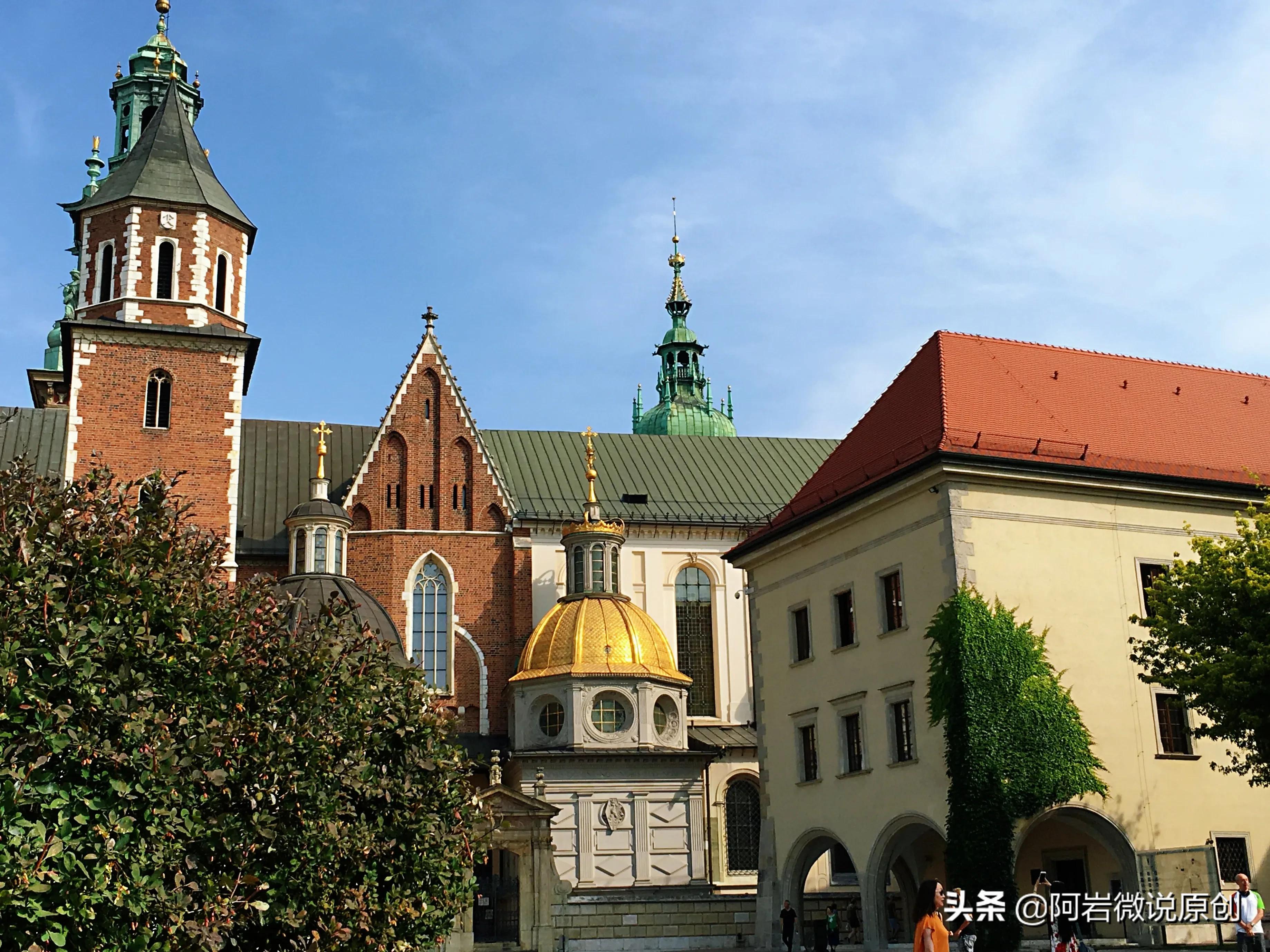 波兰克拉科夫晚上玩什么球,波兰克拉科夫中世纪风情