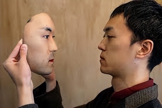 一日本人为了做面罩，竟然向全世界“买脸”，太奇葩了！