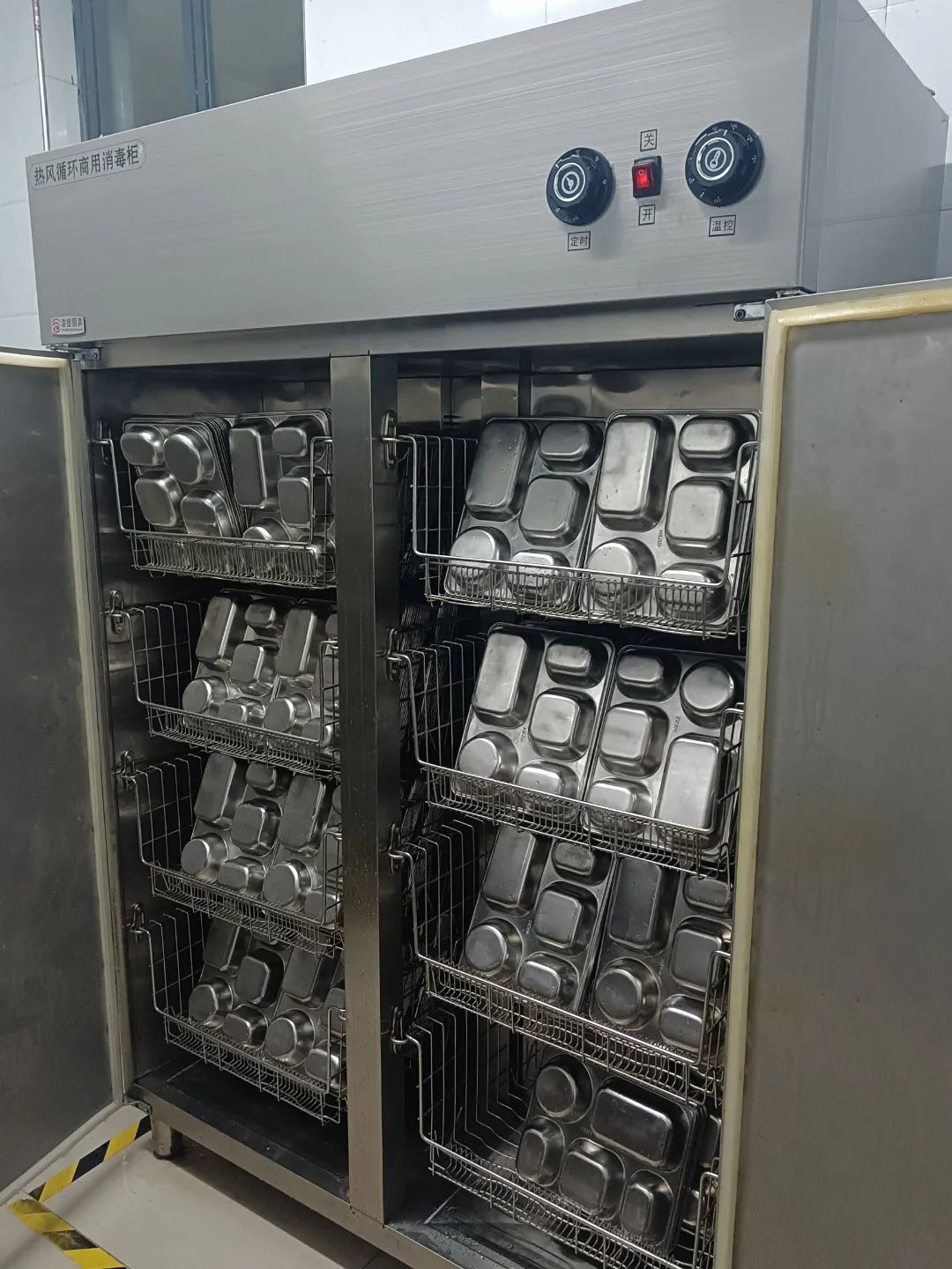 落实防疫政策全力开学护航-郑州市第八十八中学在行动