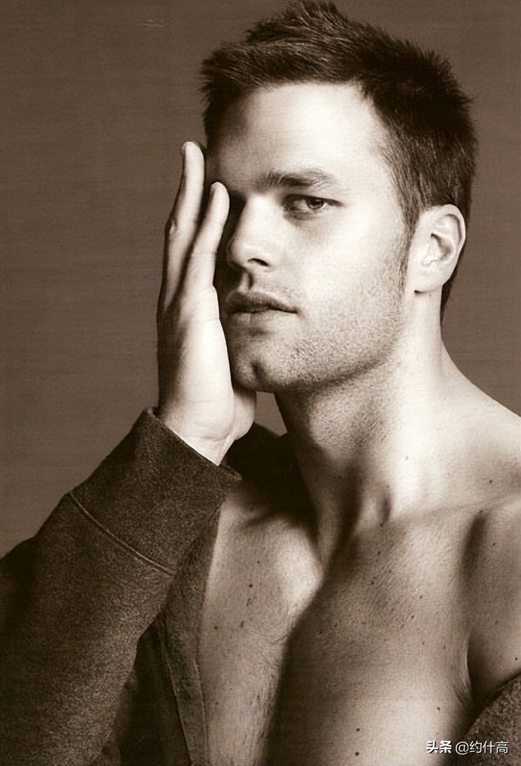 橄榄球性感*男猛**喊话马斯克：把我的“糗照”从推特删掉