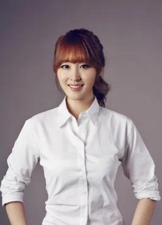 韩国女主持人申雅英,申雅英惊艳写真图片