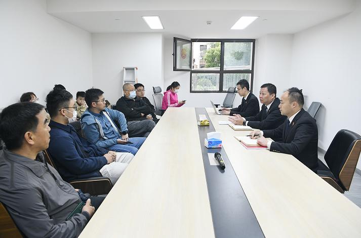 上海一小区私占车位,上海一小区车位