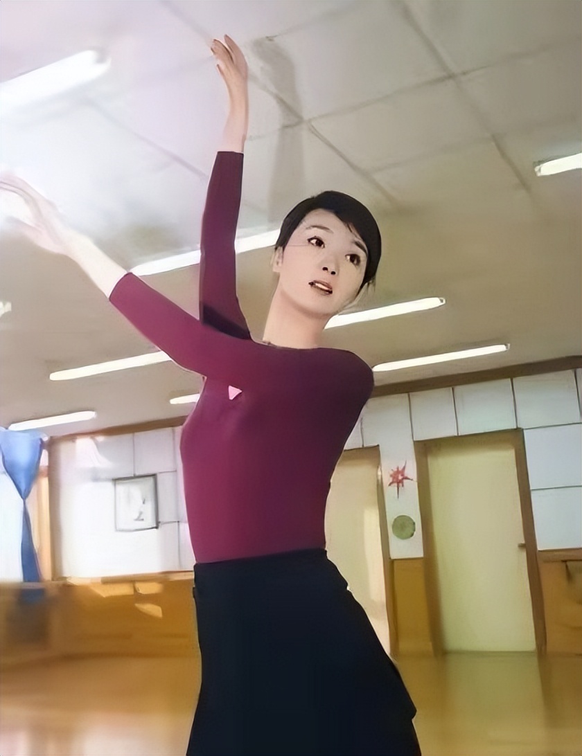 王艳23岁嫁入豪门跟老公差几岁,王艳嫁入豪门真实生活