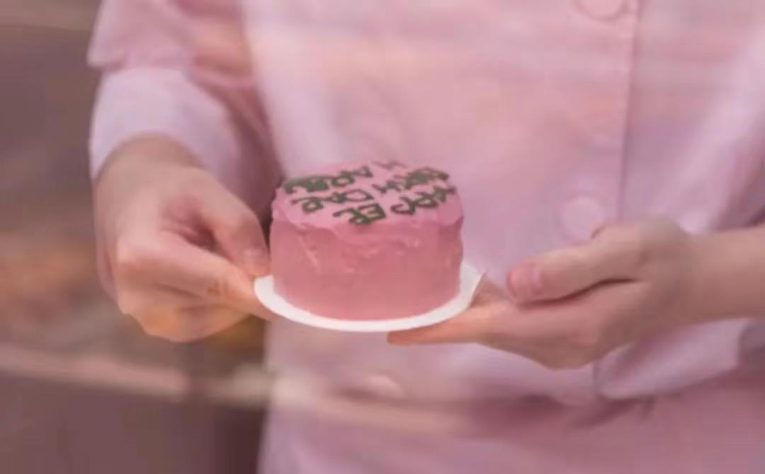 蛋糕店爆火,大牌联名蛋糕价格不菲却仍有人买单丨欧界