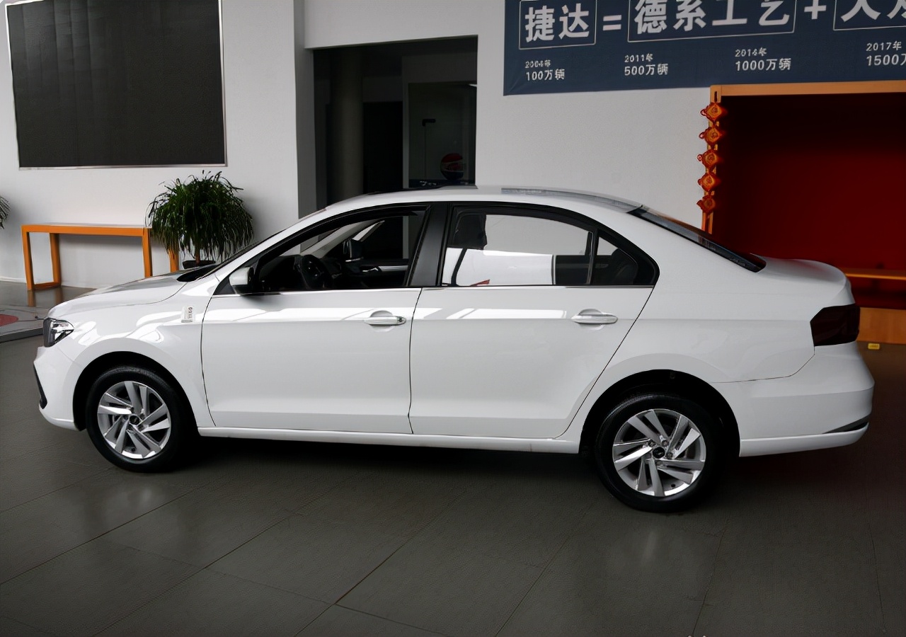 价格不贵性价比高国产车,价格不贵还省油图