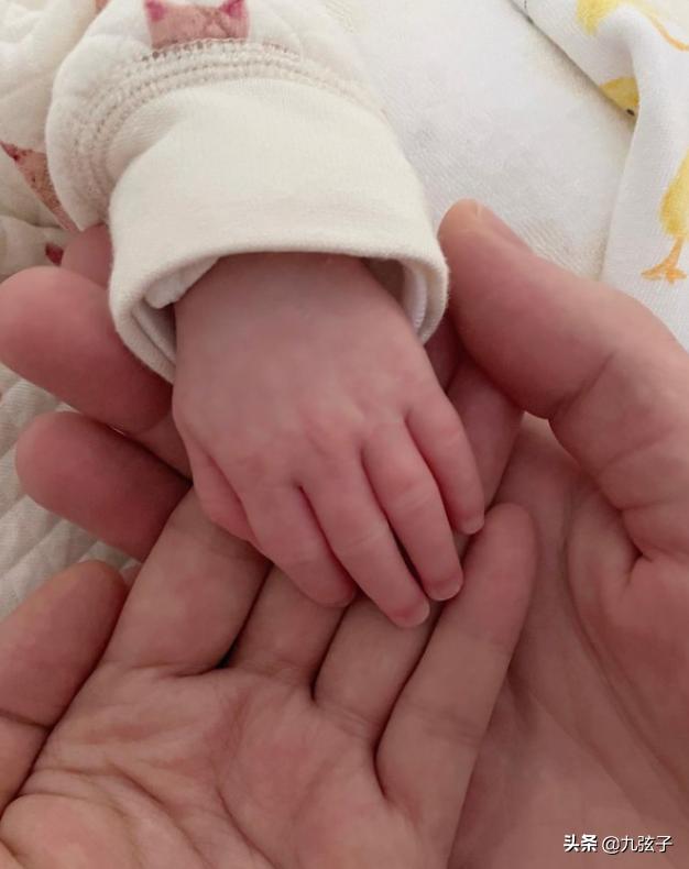 陈法拉谈婚后生活,陈法拉二婚后与女儿合影