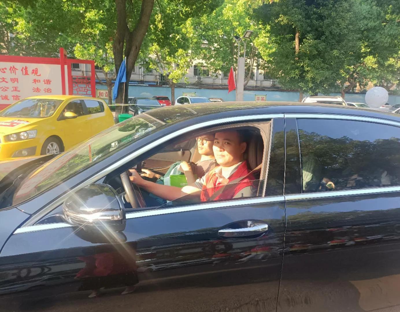 爱心车队为居民保驾护航,天中义工联合会救援队