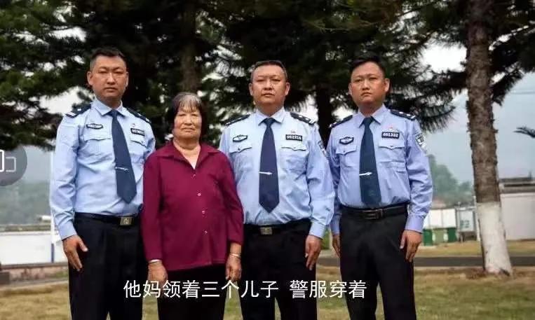 2021全年最感动人心的5张*拍偷**照,承包了朋友圈所有泪点