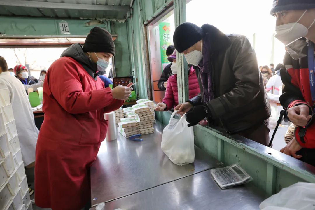 正月十五排队买元宵,京城老字号排队买元宵