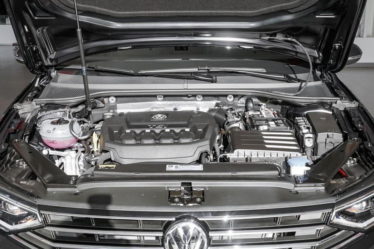 丰田凯美瑞大众迈腾广本雅阁对比,同档次的本田雅阁和凯美瑞哪个好