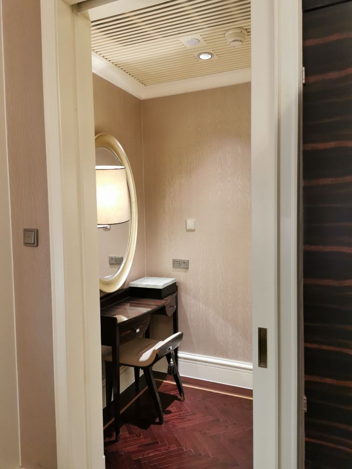 上海和平饭店一晚多少钱,花10000元住酒店