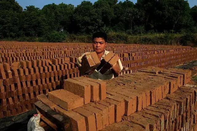 如果全国都学南街村，用不了几年，农村又会恢复“人气”