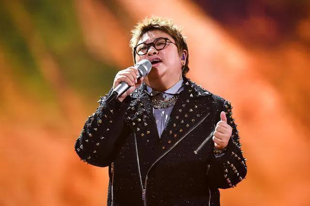 实力歌手被网红歌手嫌弃,网红歌手被实力歌手批评