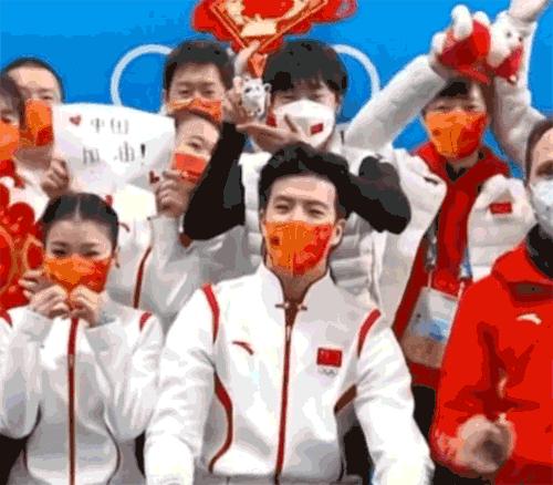 情人节送冰墩墩合适吗,冰墩墩情人节限定