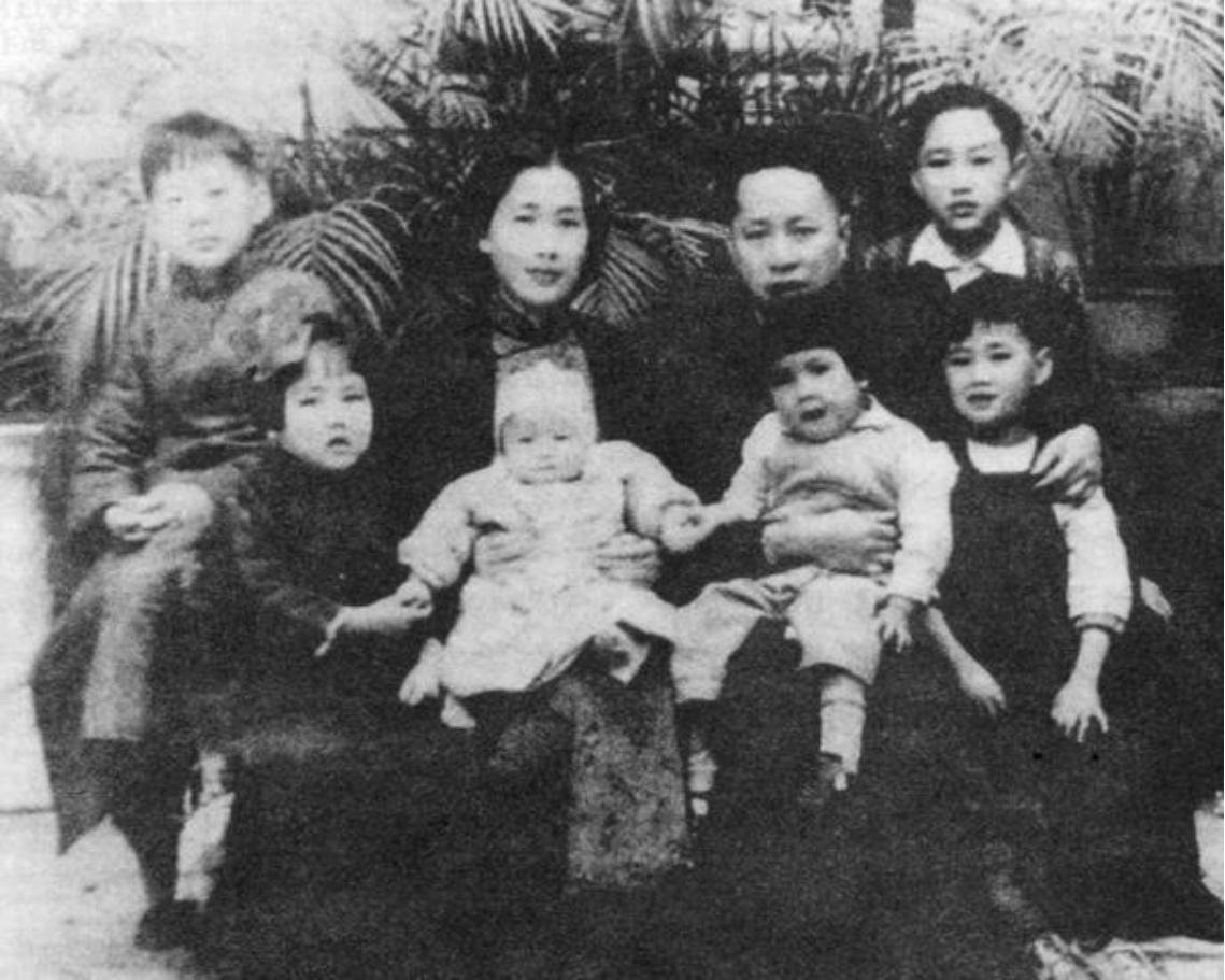 叶挺的两任妻子：原配童养媳离婚后皈依佛门，第二任妻子共赴生死