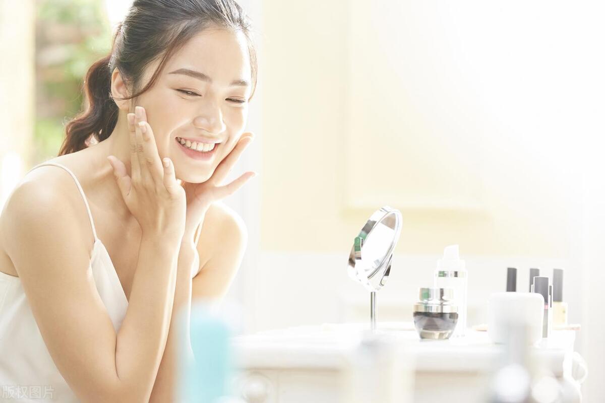 开空调干燥用什么护肤,夏天吹空调脸太干了怎么办