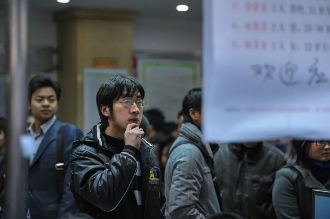 大学生求职时不应该以薪资为重,大学生求职时应不应该以薪水为重