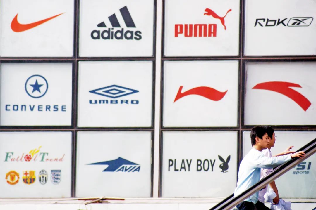 安踏李宁阿迪达斯耐克,舍弃耐克阿迪选择李宁安踏