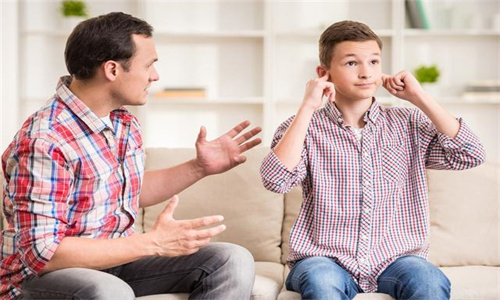 14岁男孩很叛逆怎么办呢,14岁男孩叛逆到极致该如何挽救